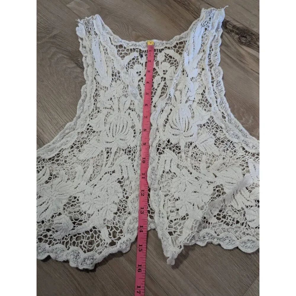 Boho Lace Cropped Vest - Picture 10 of 11